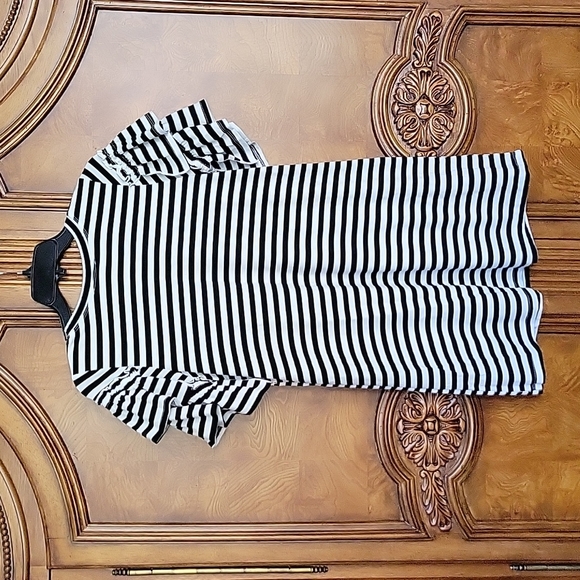 Very cute ruffled sleeves black & white stripe DRESS SZ L - Picture 4 of 5